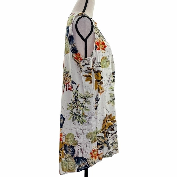 C Apparel Sleeveless V-Neck Floral Print Button Down High Low Blouse - Picture 4 of 11